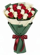 Букет Микс из красных и белых роз в Барышево